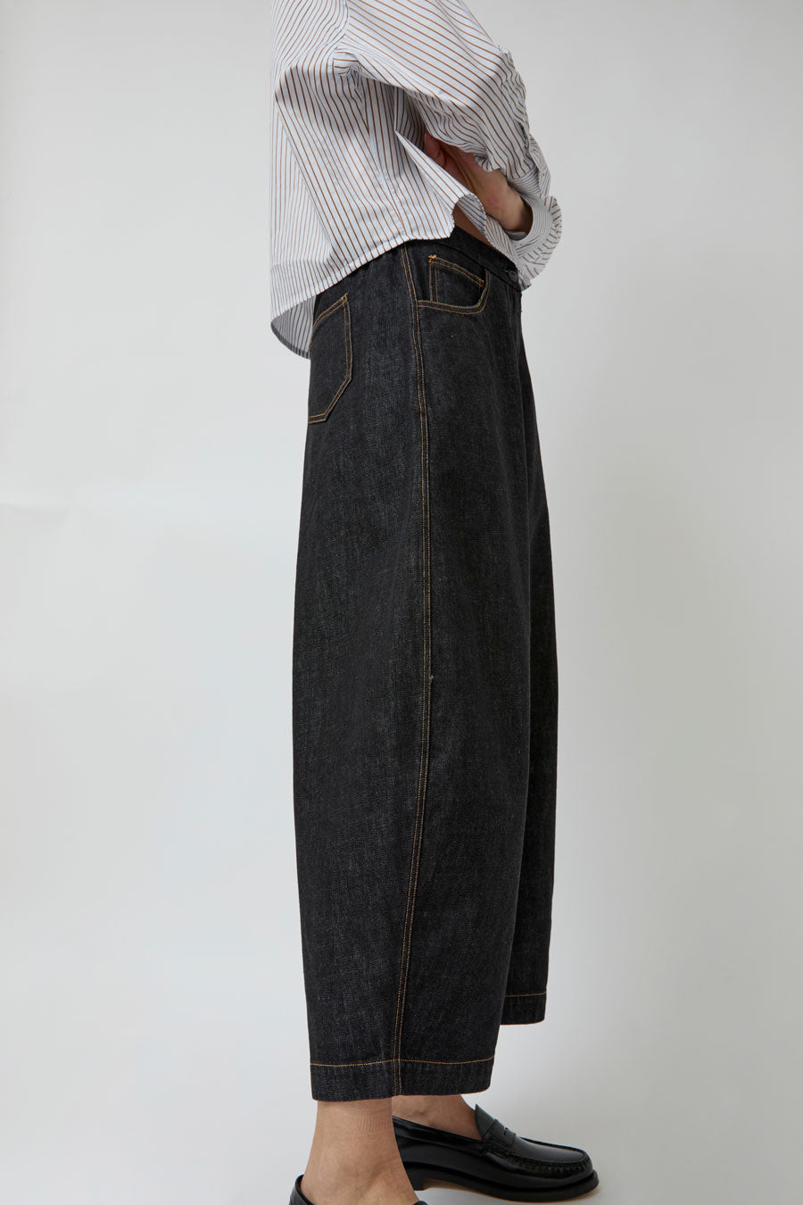 CORDERA Denim Curved Pants in Black