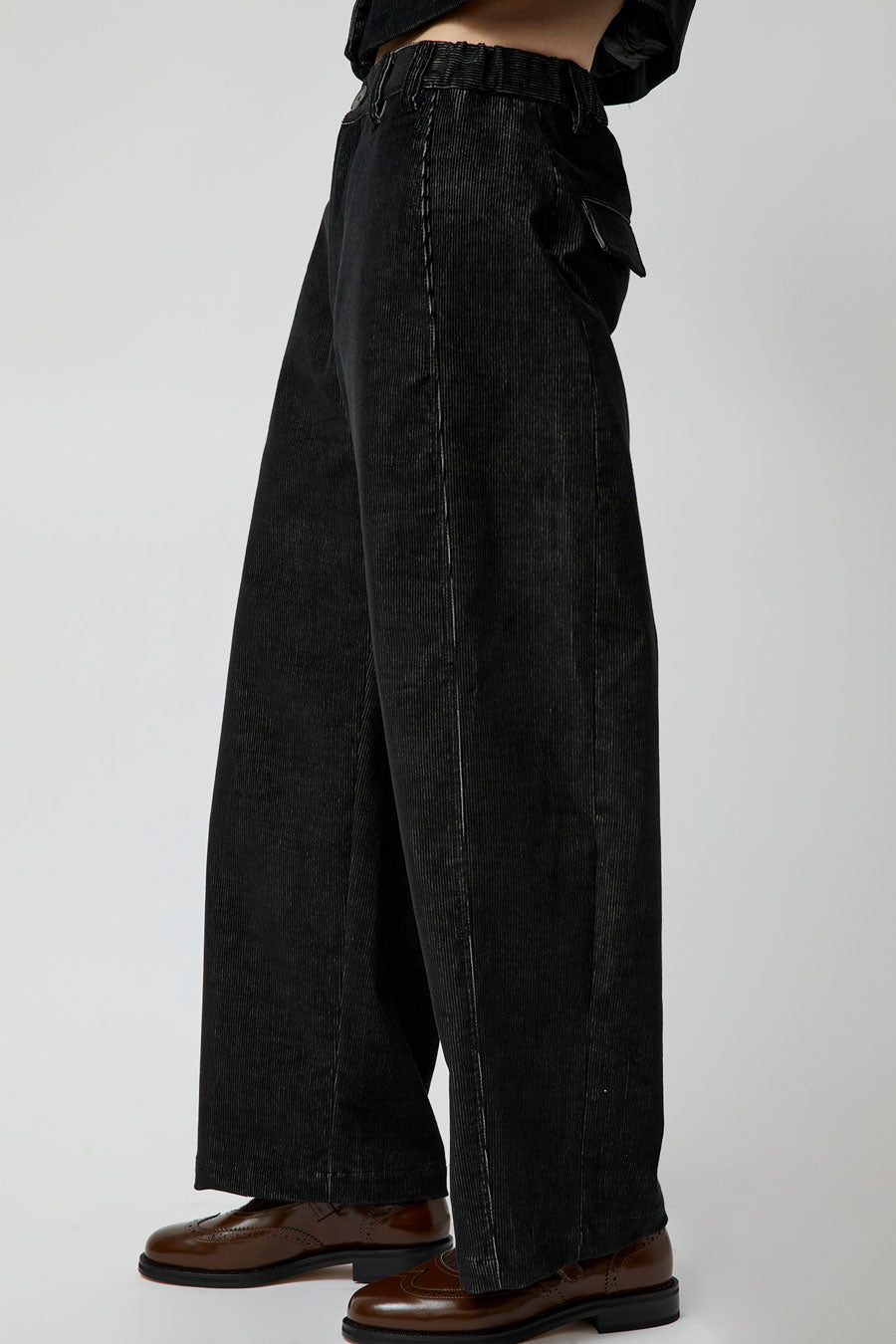 No.6 Justin Pant in Black