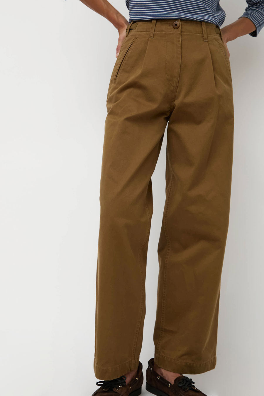 Nothing Written Gato Straight Tuck Pants in Khaki Brown