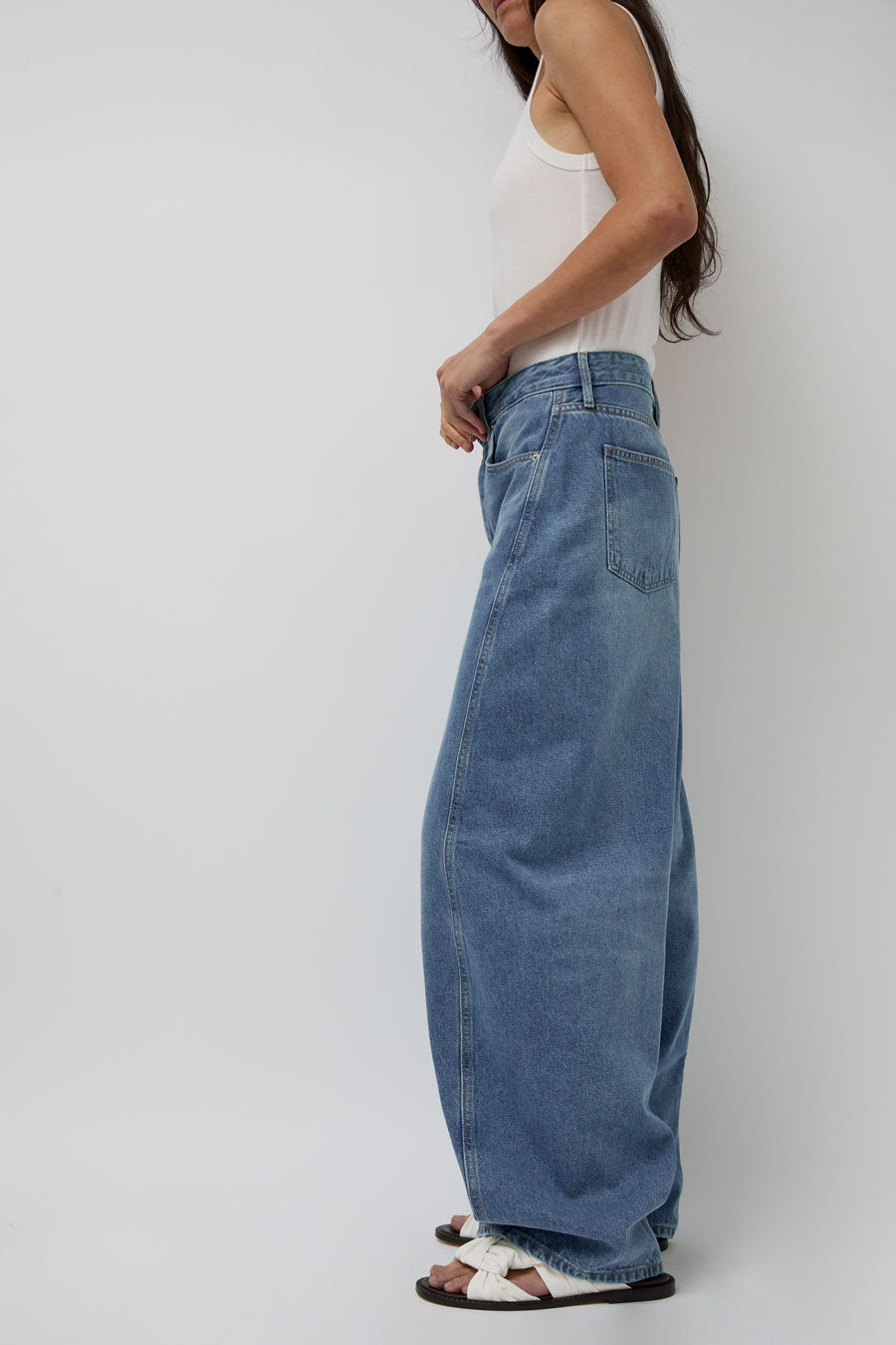St. Agni Mid Rise Balloon Jeans in 90s Blue