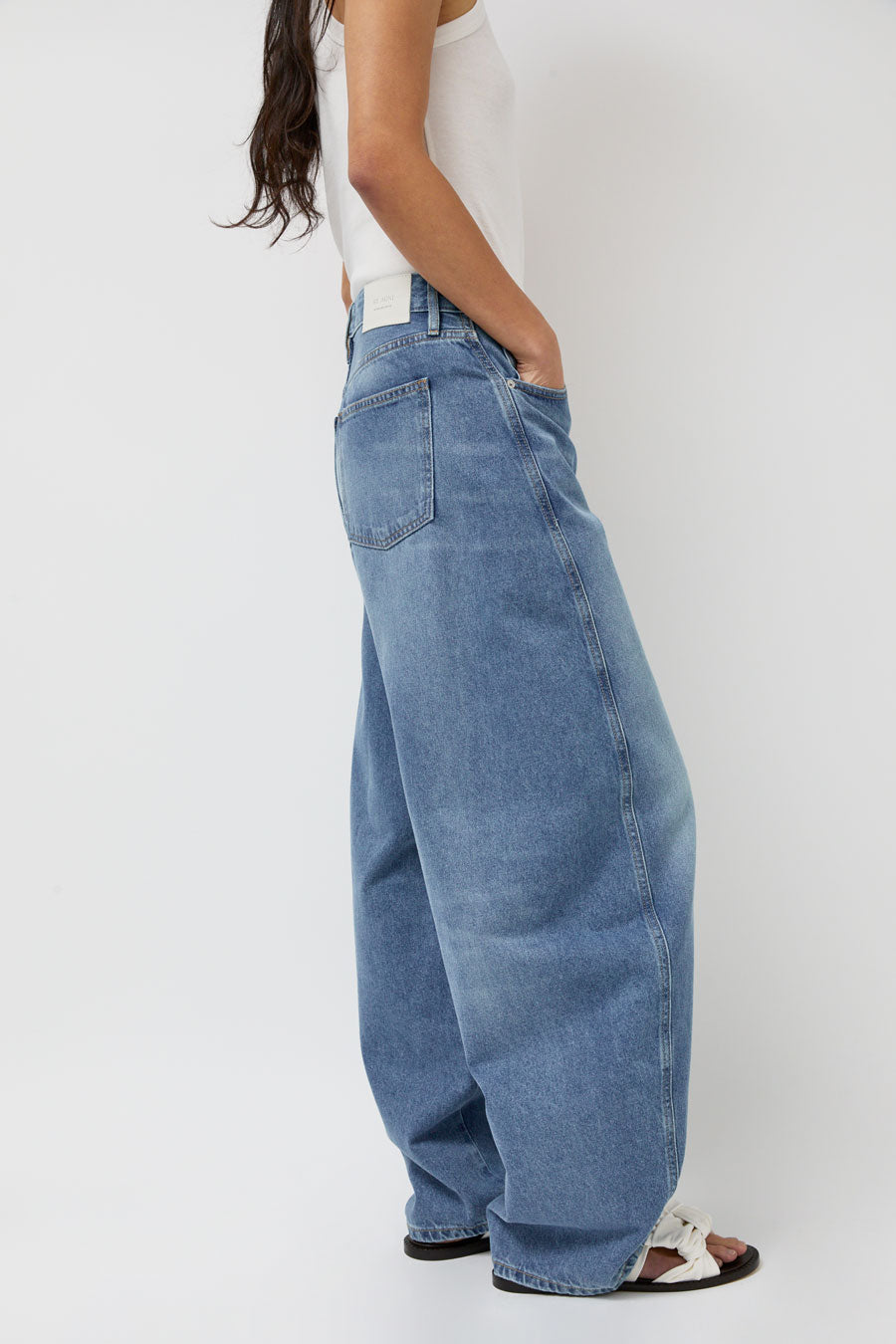St. Agni Mid Rise Balloon Jeans in 90s Blue
