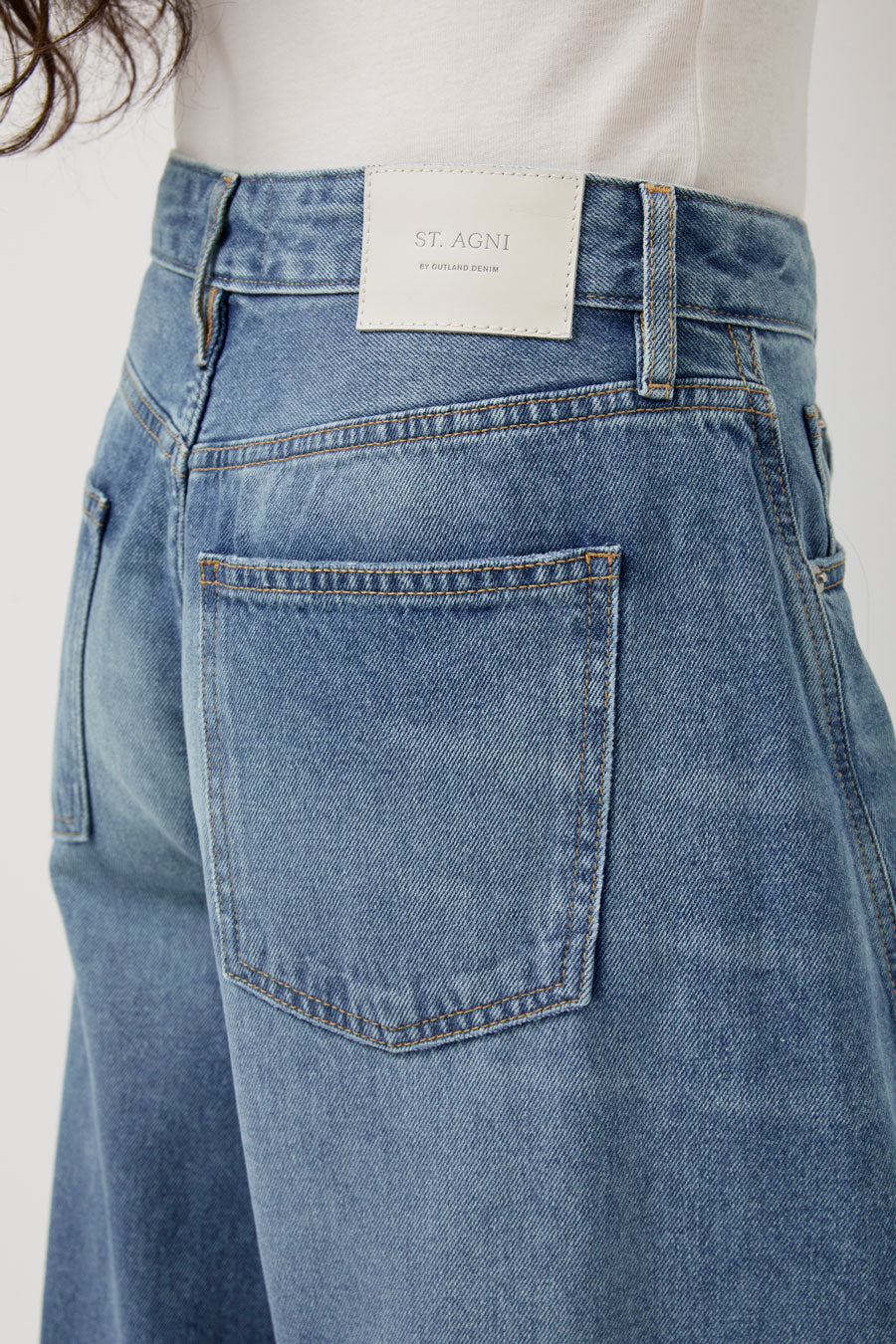 St. Agni Mid Rise Balloon Jeans in 90s Blue
