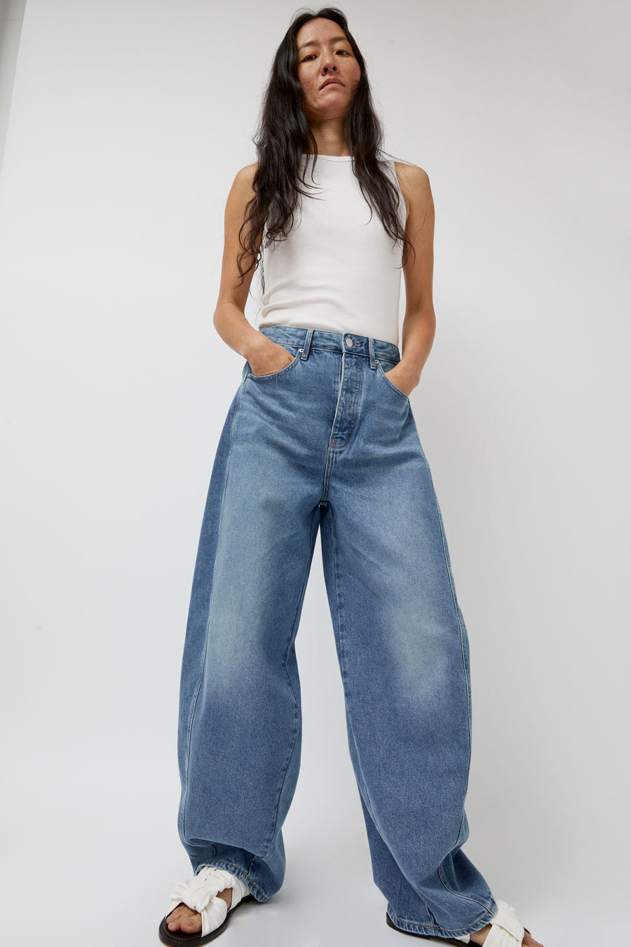 St. Agni Mid Rise Balloon Jeans in 90s Blue